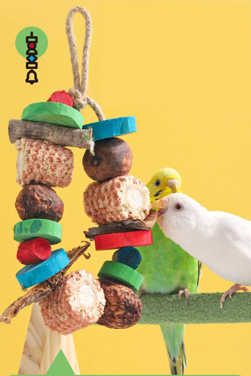 Kauspielzeug für Vögel aus natürlichen Holzblöcken